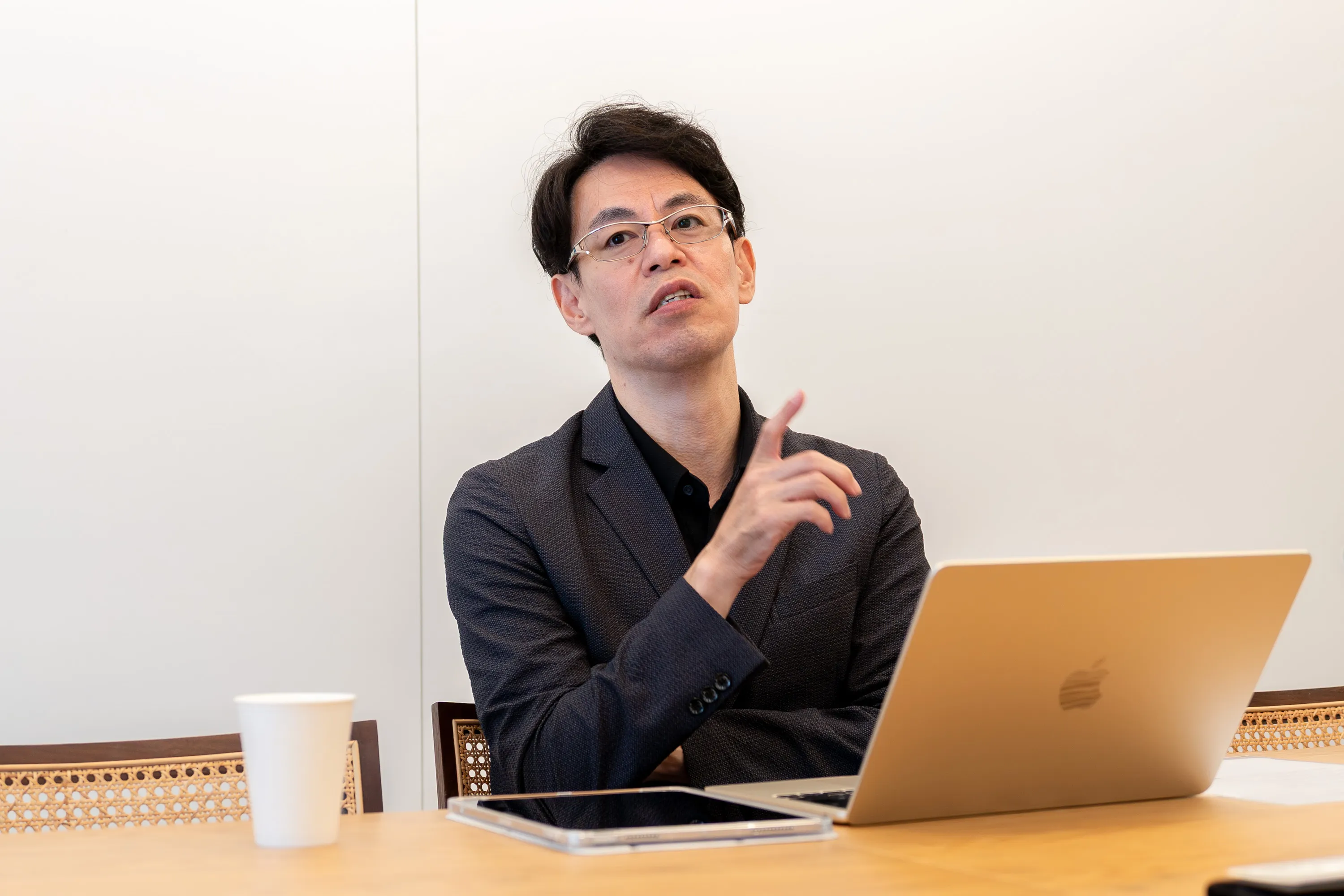 監修者の水野崇さんがおすすめのFX口座を紹介している様子。実際に利用しているGMOクリック証券がおすすめだという