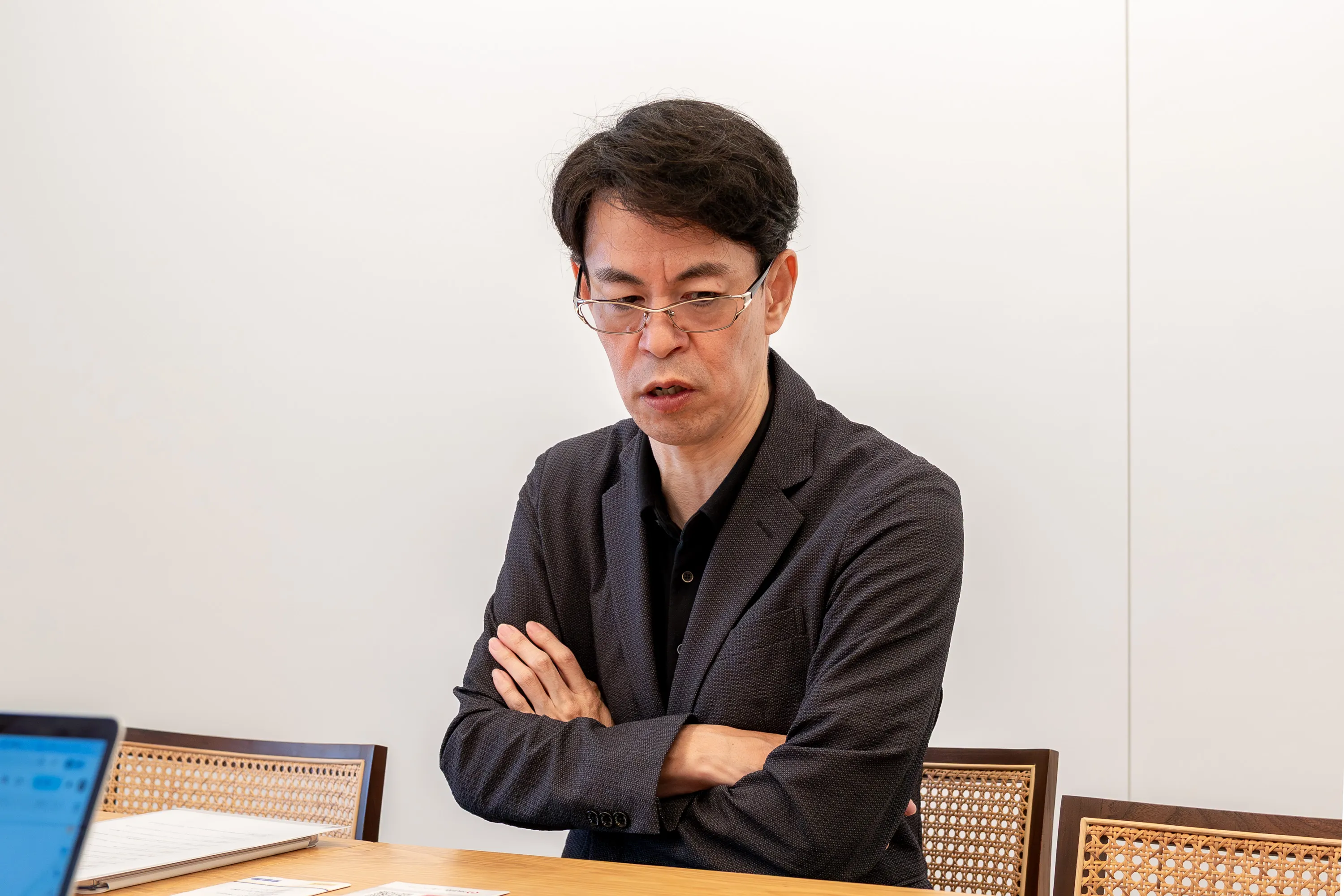 監修者の水野崇さんが、カードローンの審査基準についてお話する様子。本人属性や信用情報についてチェックされるのが一般的だそうだ