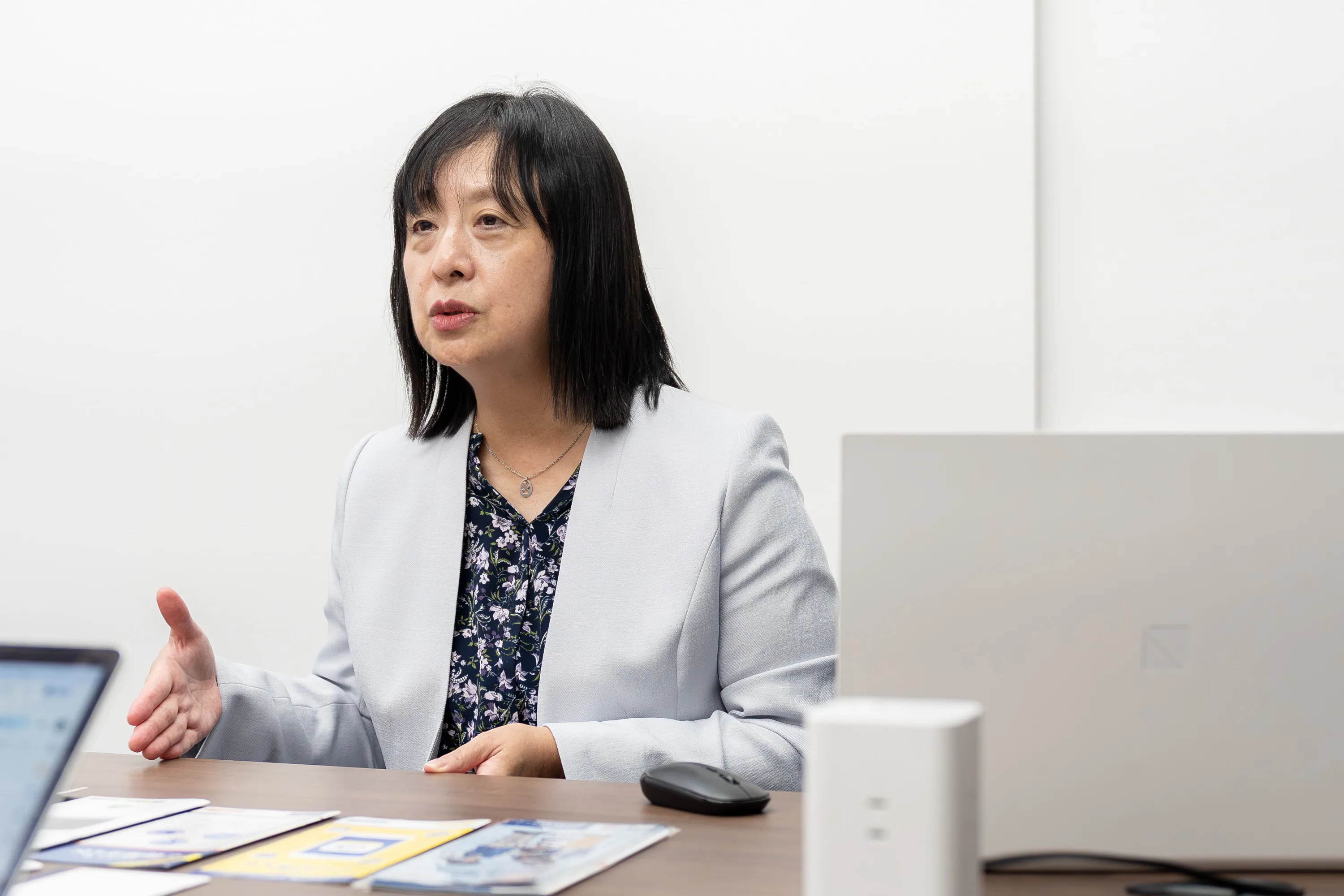 監修者の山内真由美さんが、審査が不安な場合のお金の借り方についてアドバイスしている様子。カードローンはあくまで最終手段で、低金利のものを探してほしいそうだ